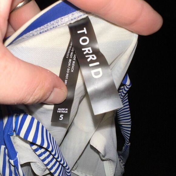 Torrid blue & white striped ruched pinup girl 5x one piece swimsuit - Picture 5 of 6